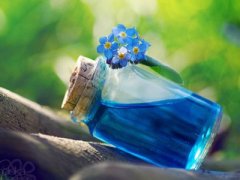 流行的情感说说:我爱你,曾经是密码,现在是。