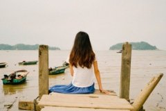 有人气的心情短语大全:与寂寞有染,和幸福无。